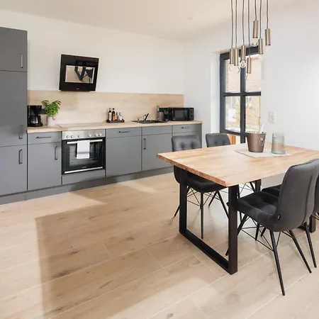 Apartment Kuesten Nord - Direkte Wasserlage, Terrasse, 70qm Greetsiel